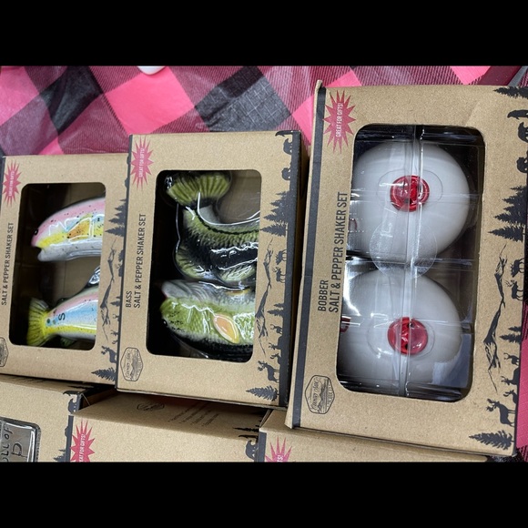 Salt and pepper shaker set - Picture 3 of 5